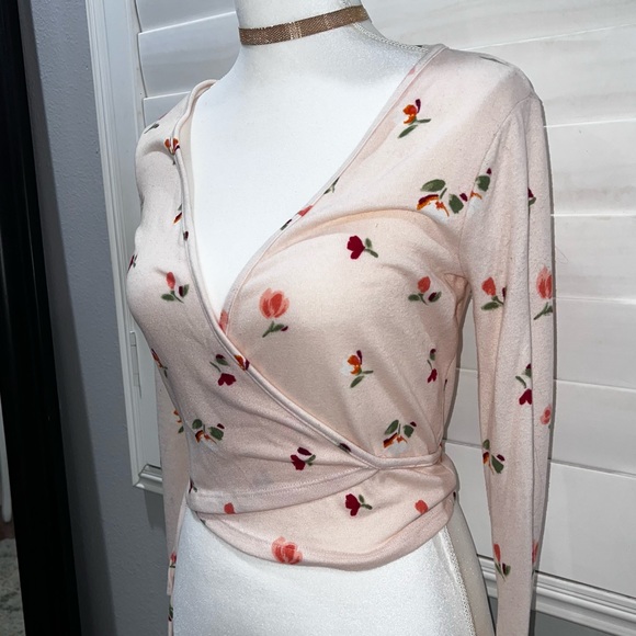 Floral Wrap Crop - Picture 2 of 4